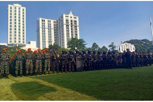 Jelang Pemilu, Polri dan TNI Gelar Apel Siaga di Lapangan Gasibu