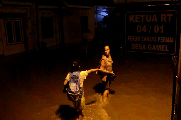 Diguyur Hujan 3 Jam, Seratusan Rumah di Cirebon Terendam Banjir