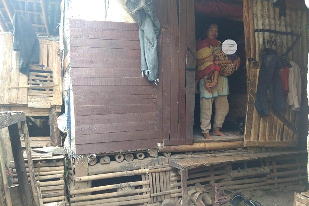 Potret Buram Kemiskinan KBB, Satu Keluarga Tinggal di Kandang Kambing