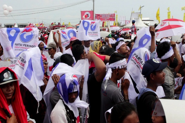 Bendera Perindo Hiasi Kampanye Terbuka Jokowi di Cirebon