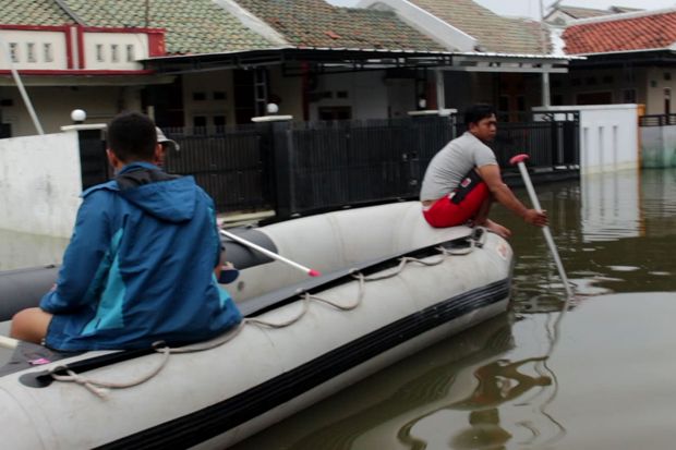 Hari Keempat Banjir Melanda Indramayu, Warga Mulai Terserang Penyakit