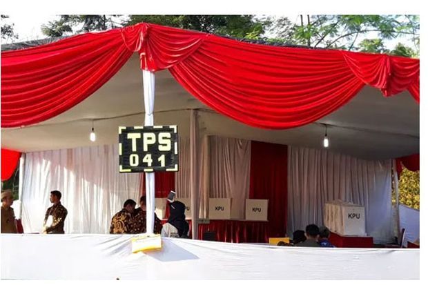 Nuansa Merah Putih di TPS Tempat Prabowo Mencoblos