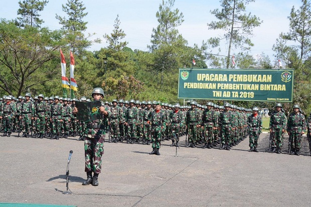 990 Siswa Pendidikan Bintara TNI AD Digembleng di Cimenyan