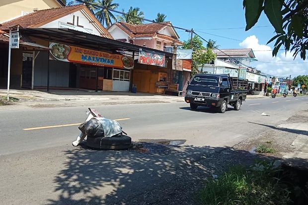 Jalan Nasional di Ibu Kota Pangandaran Rusak Picu Kecelakaan