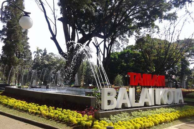 Waspada, Angin Kencang dan Hujan Landa Kota Bandung