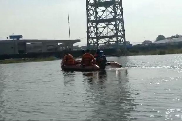 Tim SAR Cari Pemuda Sumedang yang Tenggelam di Danau Masjid Al Jabbar