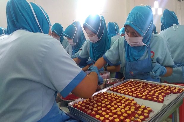 Ramadhan, Ina Cookies Produksi 3.000 Toples Kue Kering Perhari