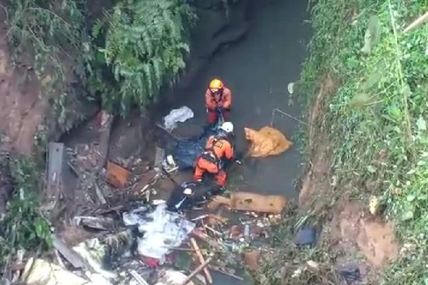 Truk Pengangkut Garam Dievakuasi dari Jurang, Sopir Tewas