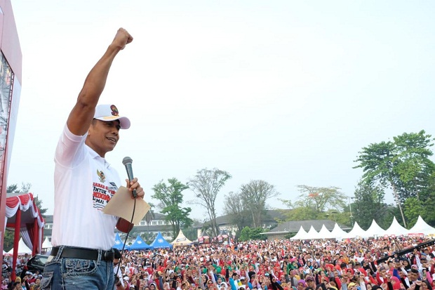 Ribuan Warga Bandung Ikut Senam dan Deklarasi Tolak Kerusuhan di Gasibu