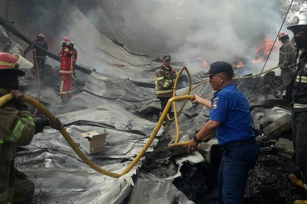 Api Amuk Pabrik Kapas PT Citra KSS di Cihampelas, Warga Panik