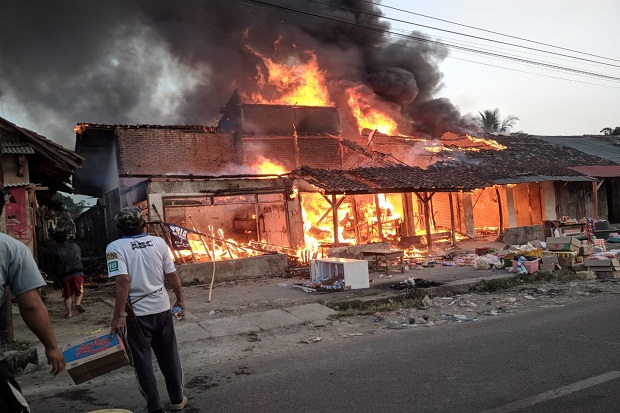Pasar Citalem Diamuk Api, Dua Toko Emas Habis Terbakar