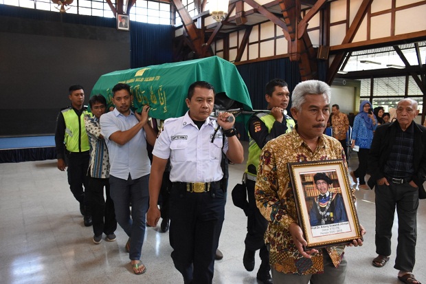 ITB Berduka, Guru Besar Teknik Elektro dan Informatika Adang Suwandi Ahmad Wafat