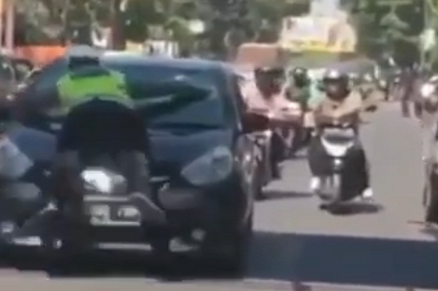 Heboh Viral Video Polisi Diseruduk Pelanggar Lalu Lintas