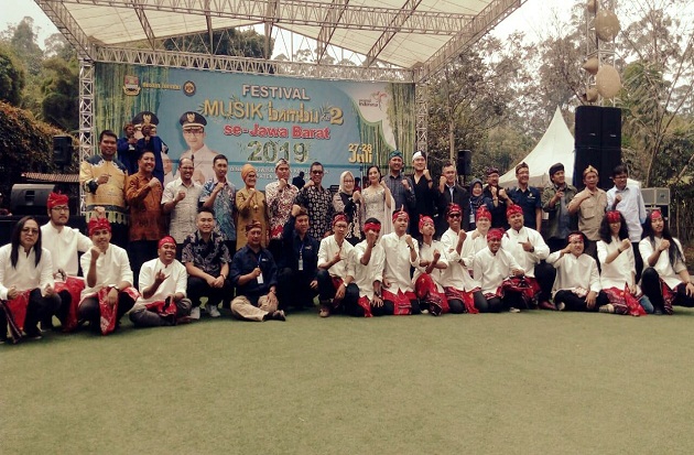 Bupati KBB Minta Festival Musik Bambu Naik Kelas Jadi Event Nasional