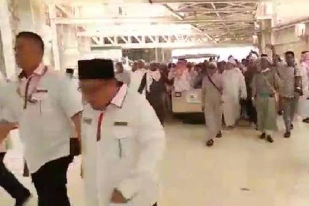 Ribuan Jamaah Haji Salatkan Almarhum Mbah Moen di Masjidilharam