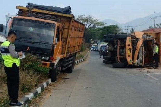 2 Truk-Bus Karyawan Tabrakan Beruntun di Cicalengka, Sopir Luka-luka