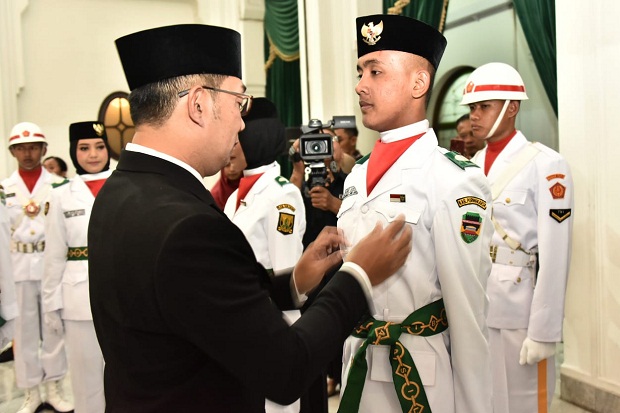 Ridwan Kamil Kukuhkan Anggota Paskibraka Jabar 2019 di Gedung Sate