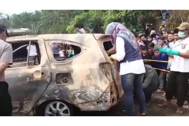 Dua Jasad Ditemukan dalam Mobil Terbakar di Sukabumi