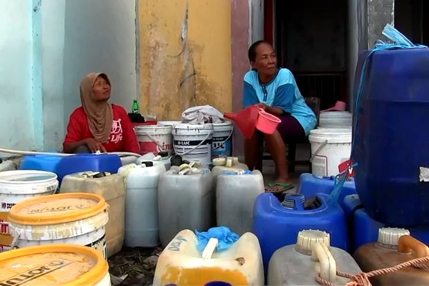 Demi Air Bersih, Warga Titipkan Jeriken di Sumur Pantek