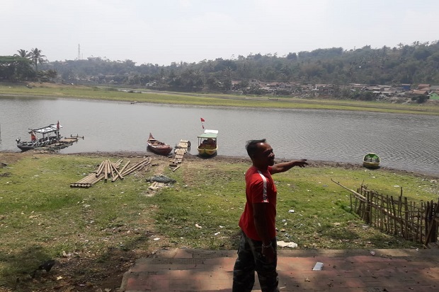 Air Situ Ciburuy Menyusut Drastis, Tukang Sewa Perahu Merugi