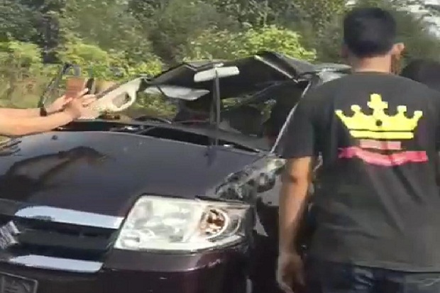 APV Pecah Ban dan Terguling di Tol Jagorawi, 3 Orang Tewas