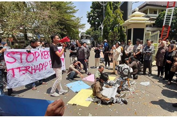 Jurnalis Cimahi-KBB Gelar Aksi Tutup Mulut Protes RUU KUHP