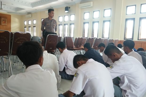 Dihalau Aparat, Pelajar STM Gagal Ikuti Aksi Bareng Mahasiswa