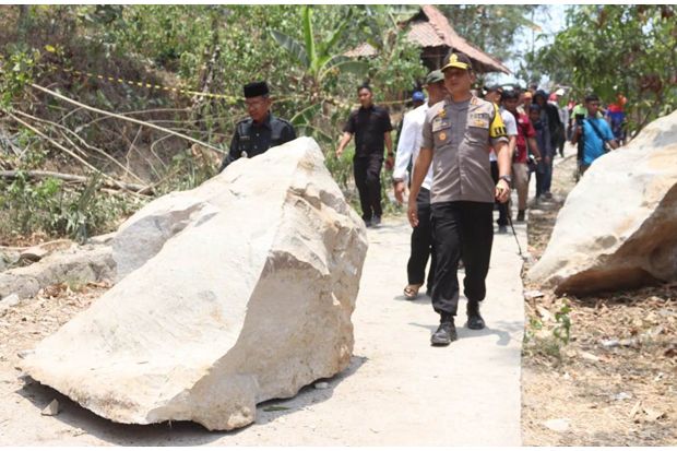 Polres Purwakarta Usut Insiden Batu Raksasa Timpa Rumah Warga