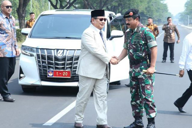 Begini Gaya Menhan Prabowo Subianto saat Kunjungi Mabes TNI