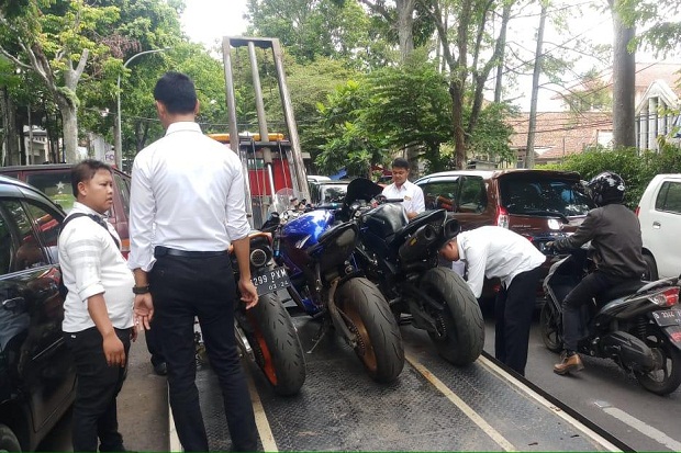 Mobil Mewah-Moge Barang Bukti Kasus Akumobil Dititipkan di Rupbasan Bandung