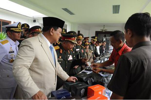 Prabowo Subianto Promosikan Senjata Lokal kepada Menhan Laos