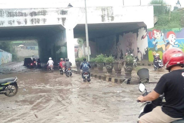 Underpass Padalarang Akses ke Kantor Pemda KBB Dilanda Banjir Lumpur