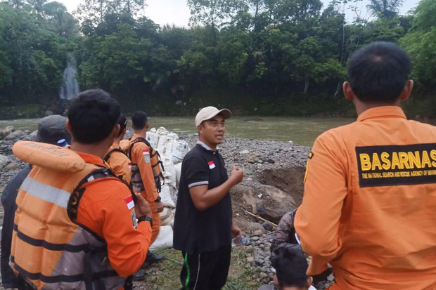 Tim SAR Temukan Jasad Pembina Santri di Aliran Sungai Cianten