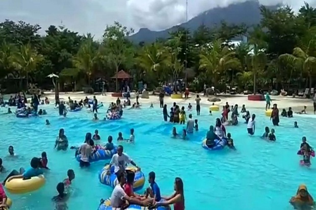 Libur Natal, Sangkan Resort Aqua Park Kuningan Dipadati Pengunjung
