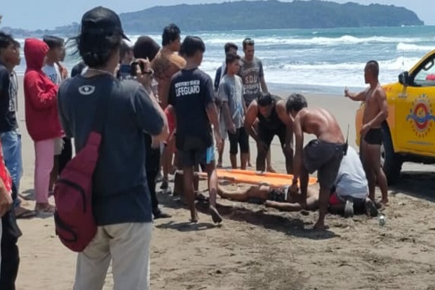 Warga Cimahi Tewas Terseret Ombak di Pantai Pangandaran