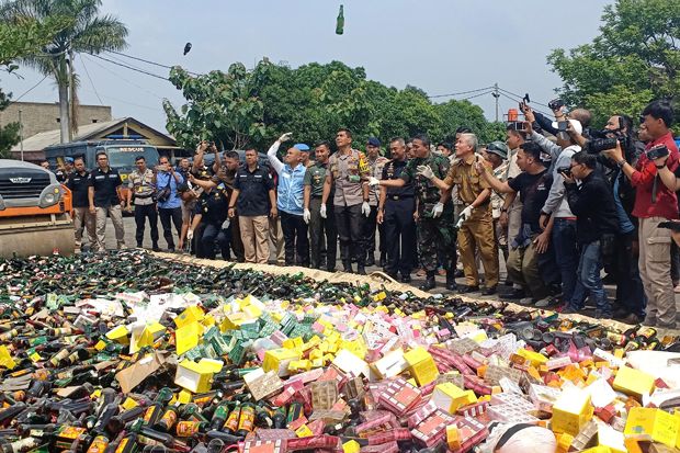 17 Kg Sabu, 156 Kg Ganja, dan 21 Ribu Botol Miras Dimusnahkan di Mapolda Jabar