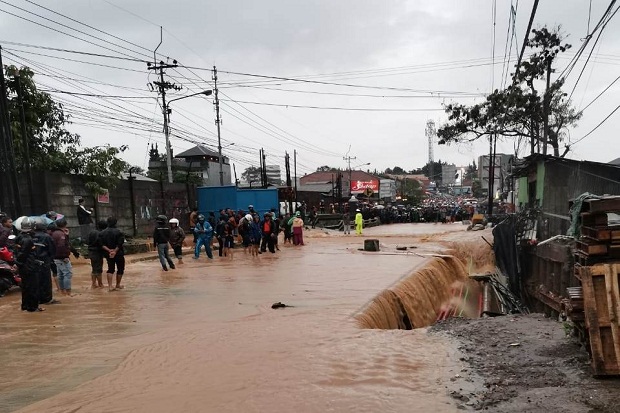 Ngamprah Diterjang Banjir Bandang, Akses ke Ibu Kota KBB Lumpuh