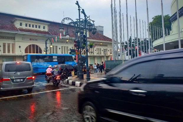 Hujan Ringan Guyur Bandung Raya Siang Ini, Suhu 18,2-28,2 Derajat