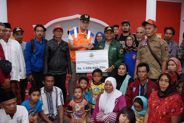 Pemprov Jabar Serahkan Dana Bantuan Rp1,5 Miliar bagi Kabupaten Bogor
