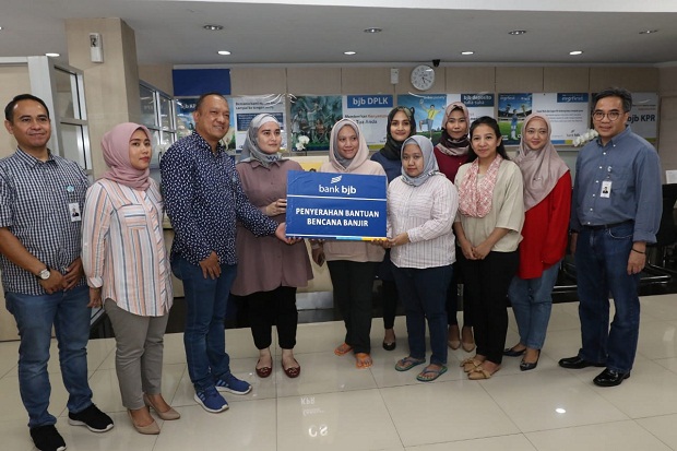 Bank bjb Salurkan Bantuan kepada Korban Banjir Jabodetabek-Banten