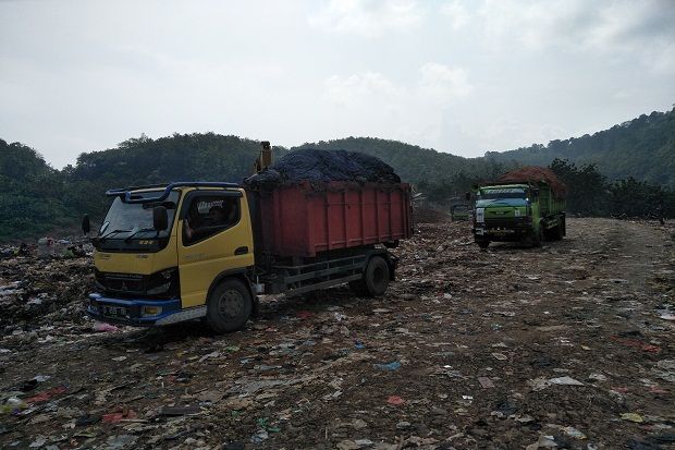 Seusai Tahun Baru, UPT Kebersihan KBB Kini Bersihkan Sisa Banjir