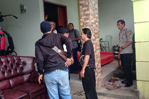 Polisi Gelar Olah TKP Awal di Rumah Almarhumah Lina Ibunda Rizky Febian