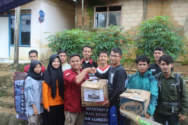 Organisasi Kemahasiswaan STKIP Muhammadiyah Bogor Salurkan Bantuan ke Sukajaya