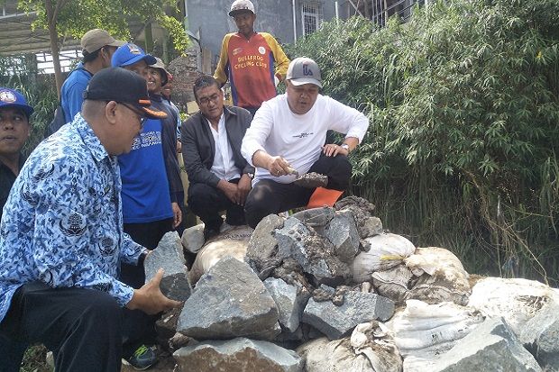 Pemkab Bandung Barat Bangun Tanggul Penahan Banjir di Sungai Cihaur