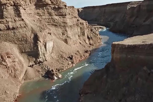 Kemunculan Sungai Misterius di Laut Mati Bikin Heboh Warga Israel