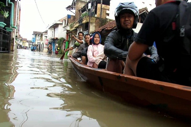 Banjir Kabupaten Bandung, Jalan Moh Toha-Dayeuhkolot Tenggelam