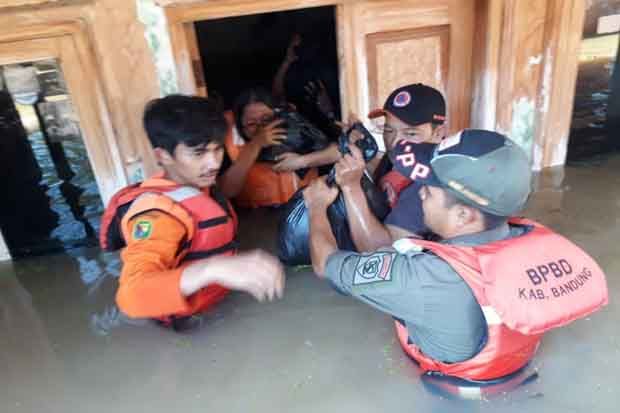 6 Kecamatan di Kabupaten Bandung Masih Terendam Banjir