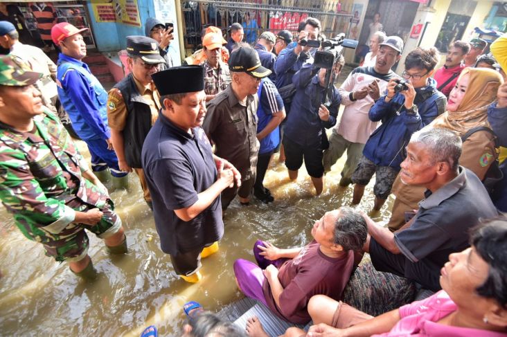 Pabrik Buang Limbah saat Banjir, Kesehatan Warga Bandung Selatan Terancam