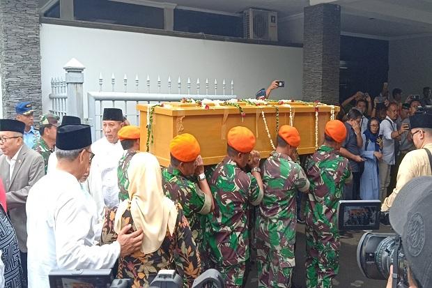 Jenazah Gus Sholah Tiba di Halim Perdanakusuma, Langsung Diterbangkan ke Jawa Timur