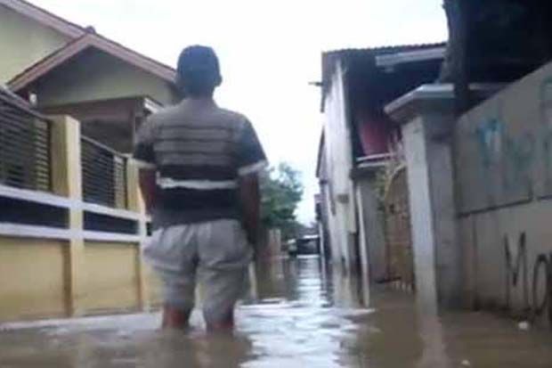 Banjir Kabupaten Cirebon Mulai Surut, Petugas Perbaiki Tanggul  Jebol
